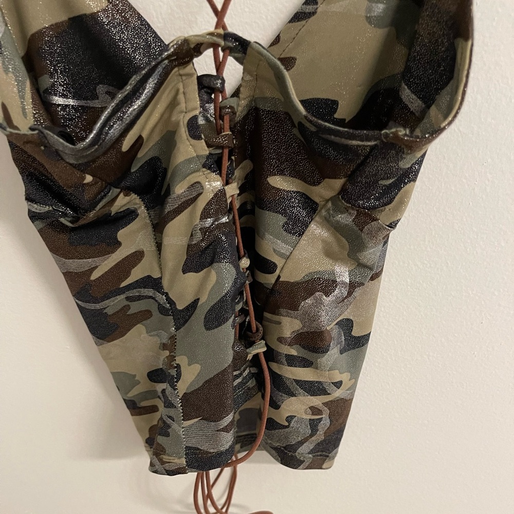 Top woman juniors , Size _ S camuflaje